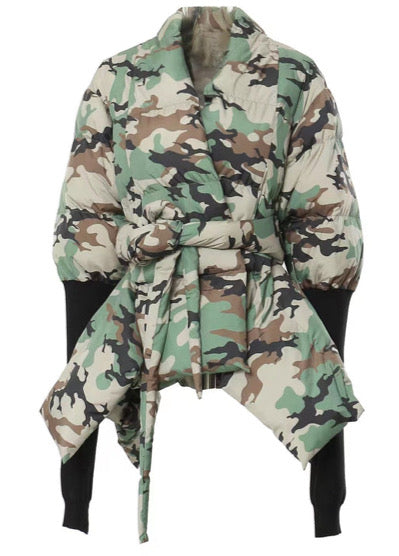 CAMOUFLAGE PANELS, IRREGULAR KNITTED CUFFS, WAIST-CINCHING PADDED JACKET