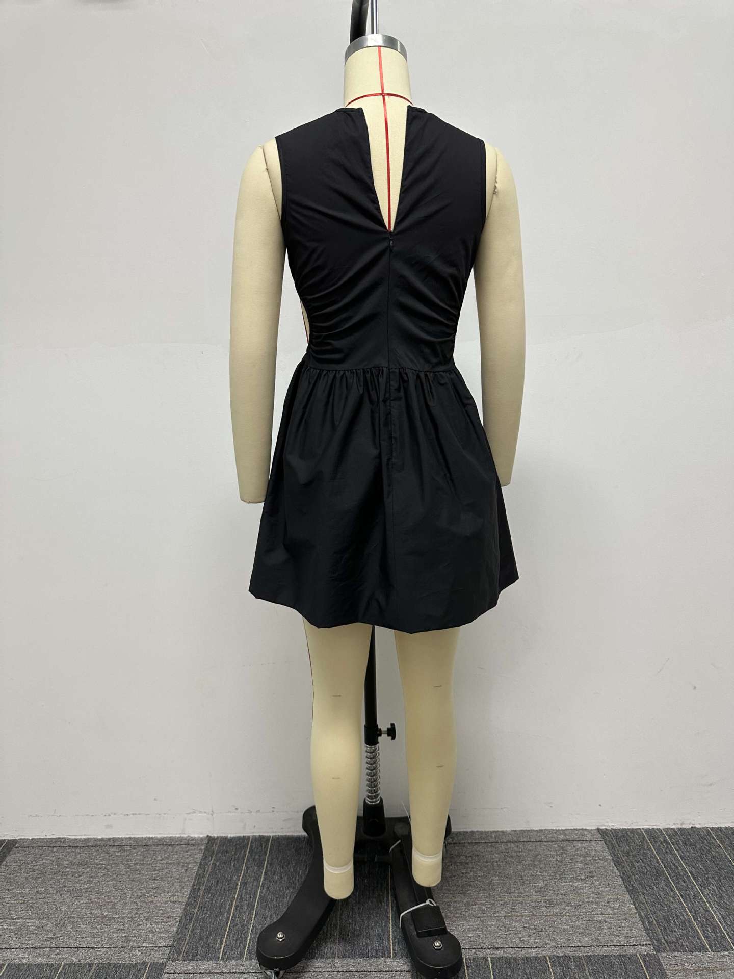 Colored Waist Cut Out Fluffy V-neck Skirt