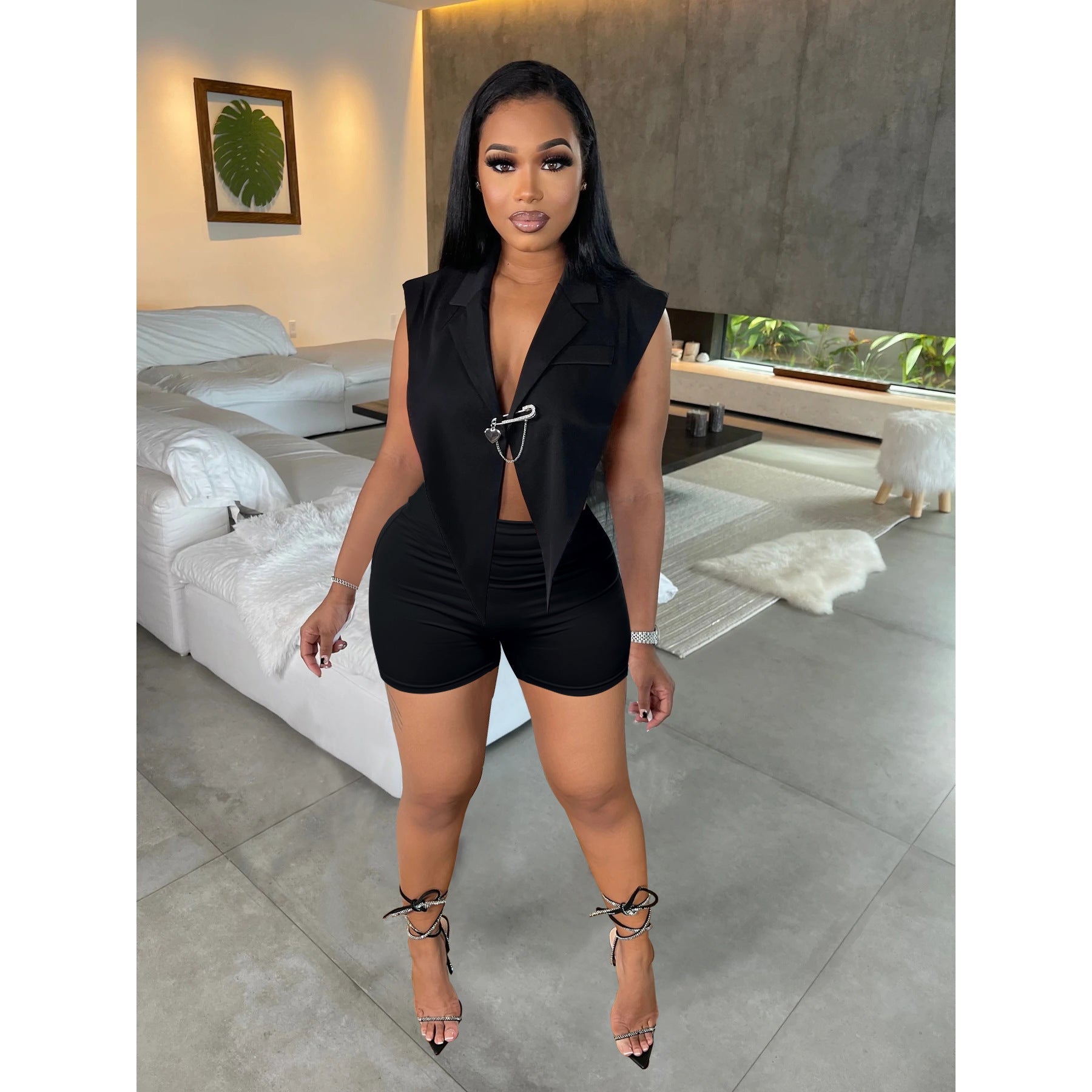 Sleeveless Small Suit Shorts Women's 2pc set (Including Brooch)