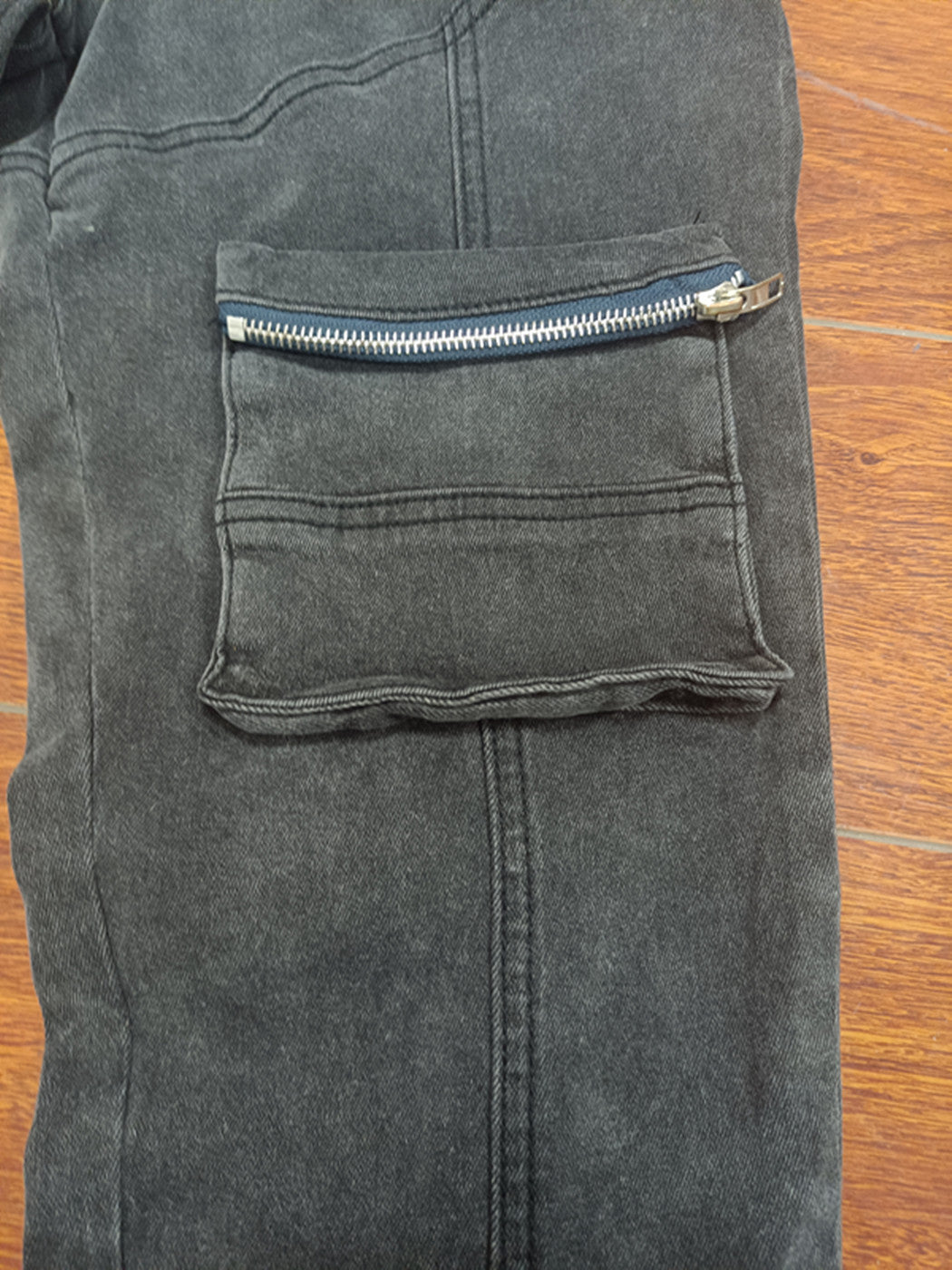 Multi Pocket Zipper Elastic Feet Jeans